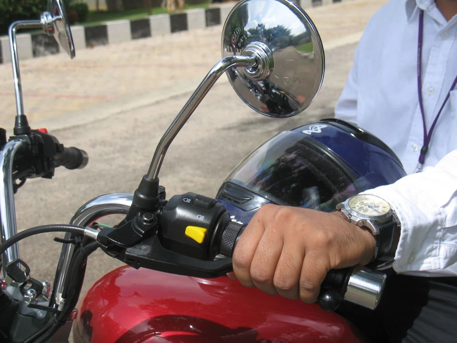 Mirror throttle and switchgear